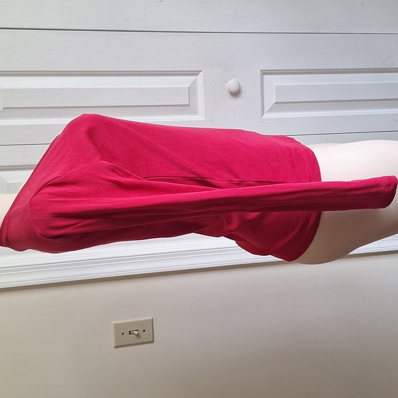 3/$20 Tommy Hilfiger 100% Cotton Deep Red V-Neck Long Sleeve Tee Size Small - Picture 3 of 7
